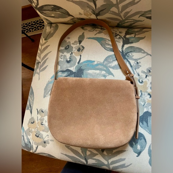 Madewell Dakota Shoulder Saddle Bag in suede. - Picture 3 of 5